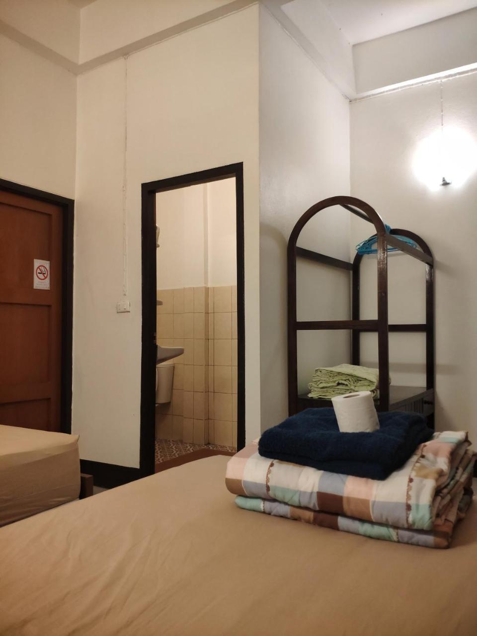 Sarah Guest House Chiang Mai Bagian luar foto