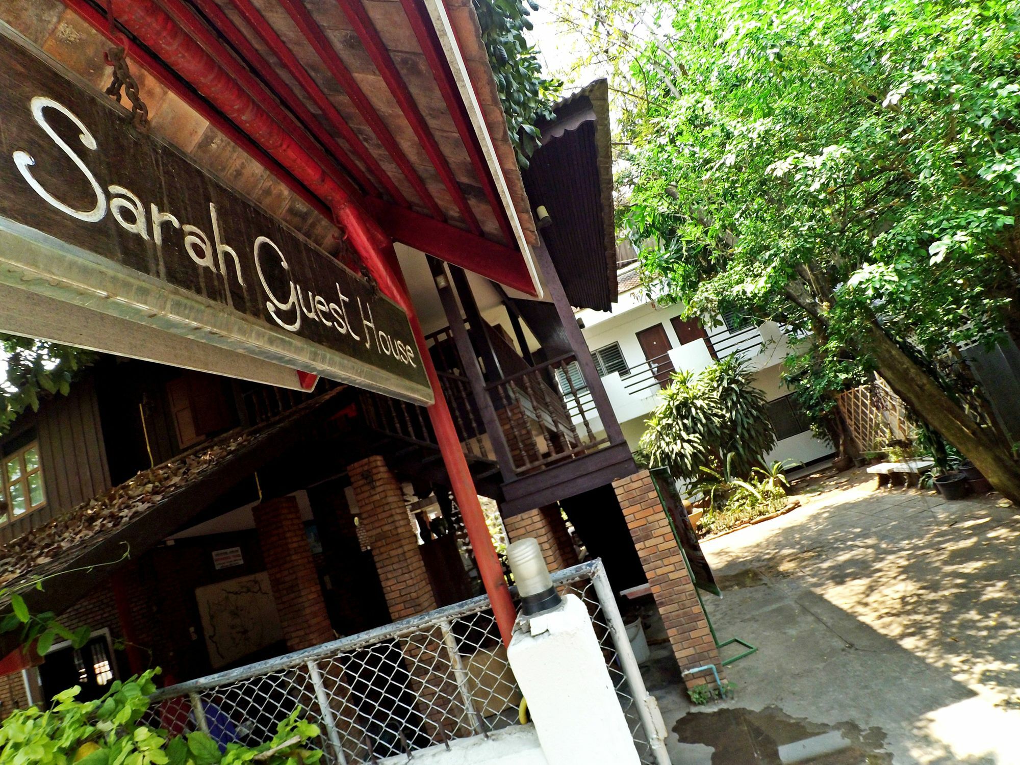 Sarah Guest House Chiang Mai Bagian luar foto
